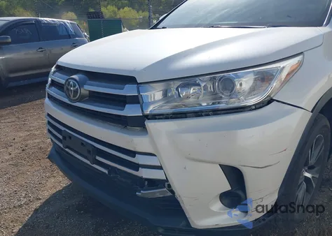 2019 Toyota Highlander Le z USA, uszkodzony, nr VIN 5TDBZRFH0KS711147